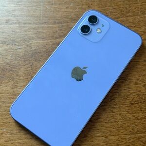 Apple iPhone 12 in Lavender